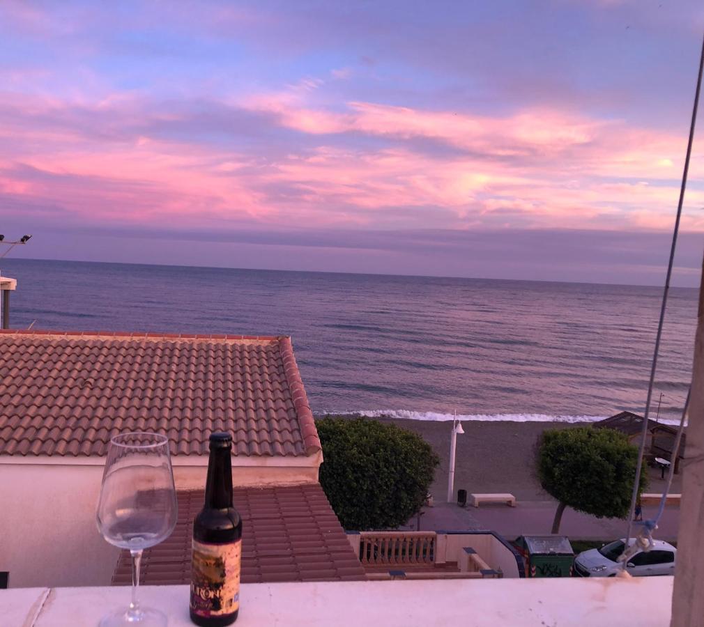 Apartamento Ático en la playa con terraza privada La Cala Del Moral Exterior foto